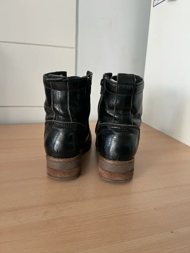 Botas negras de cuero usadas - 4