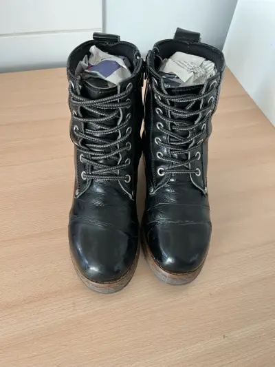 Botas negras de cuero usadas - miniatura 5