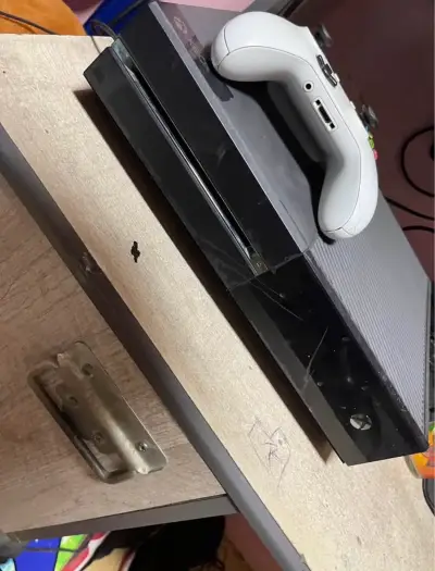 Consola de videojuegos en buen estado - miniatura 3