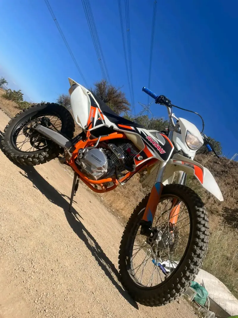 Moto Enduro Kawasaki naranja - 1