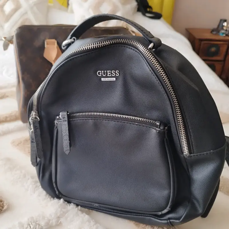 Mochila Guess negra - 1
