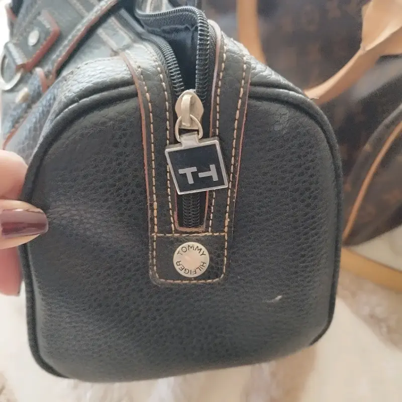 Bolso de mano negro con costuras - 2