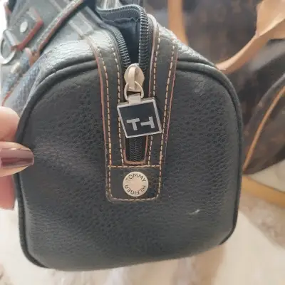 Bolso de mano negro con costuras - miniatura 2