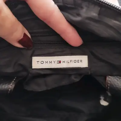 Bolso de mano negro con costuras - miniatura 3