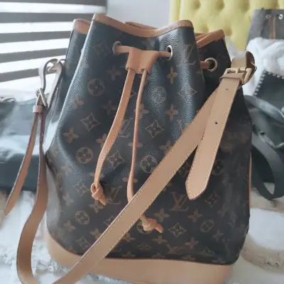 Bolso bucket marrón cuero - miniatura 1