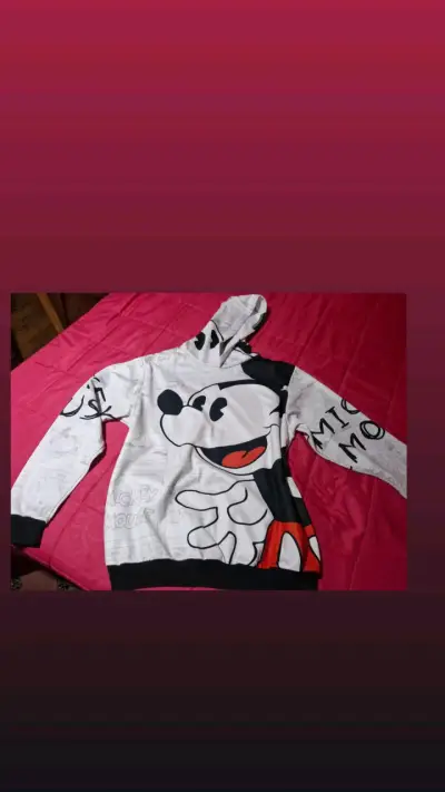 Polerón colorido con diseño caricaturesco - miniatura 4