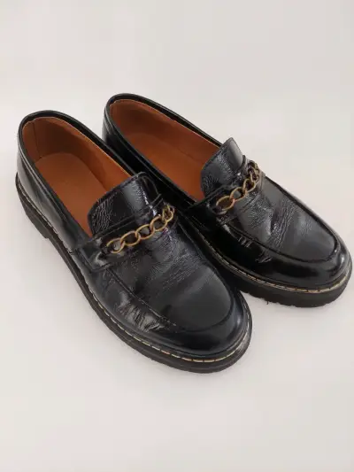 Mocasines negros con detalle de cadena - miniatura 3
