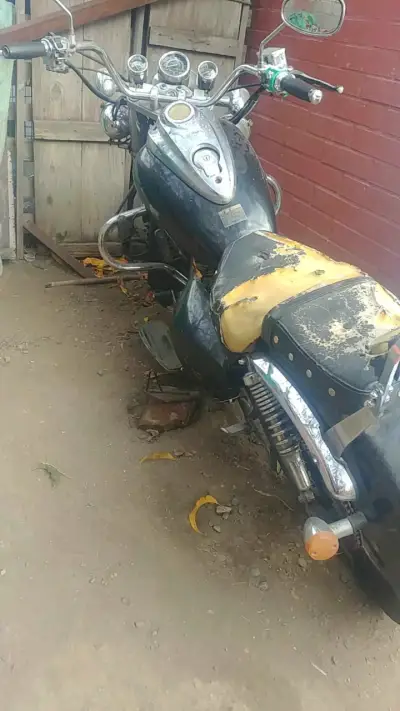 Motocicleta con tablero clásico - miniatura 3