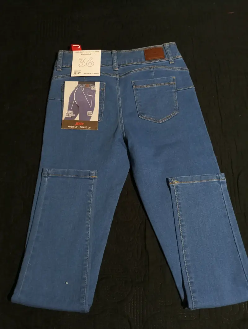 Jeans azul con etiqueta - 3