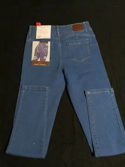 Jeans azul con etiqueta - miniatura 3