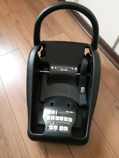 Coche y Base para silla de auto negra - miniatura 1