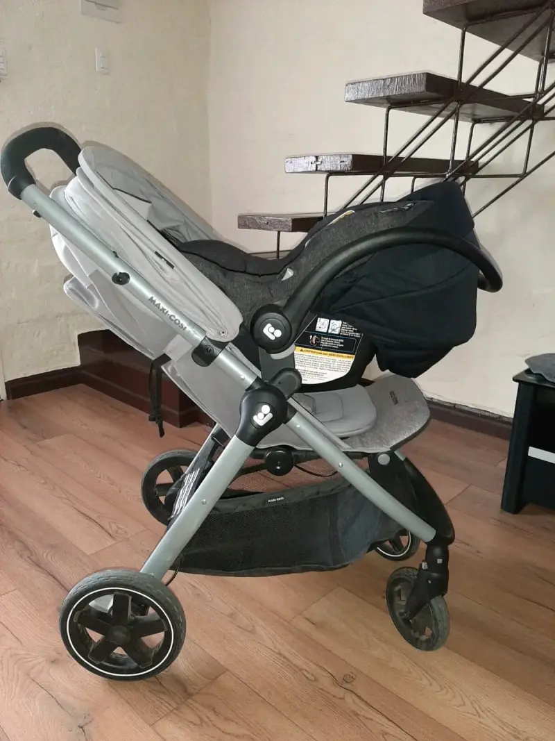 Coche y Base para silla de auto negra - 5