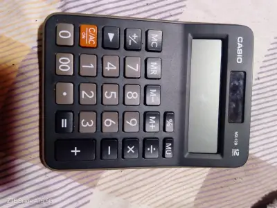 Calculadora Casio negra - miniatura 1
