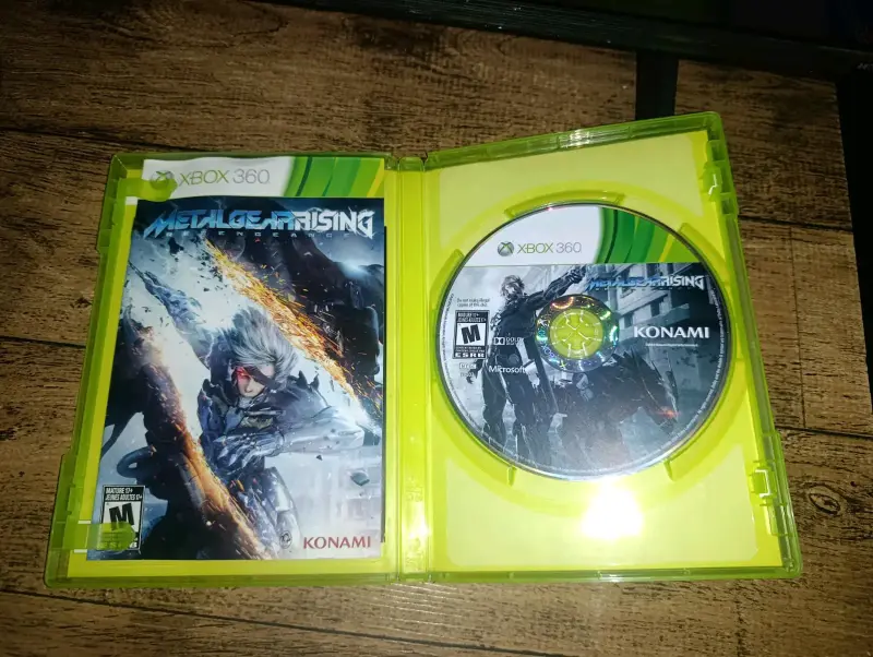 Metal Gear Rising Revengeance Usado Xbox 360 - 2
