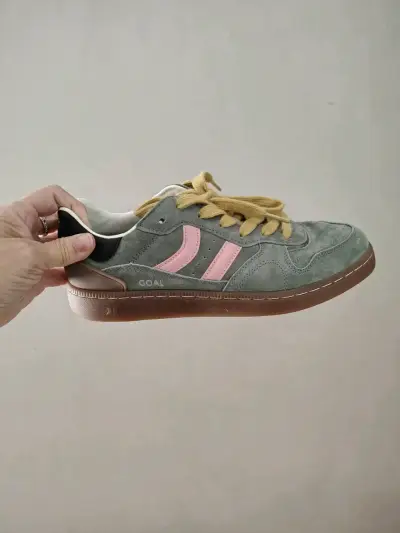 Zapatillas verdes con detalles rosados - miniatura 1