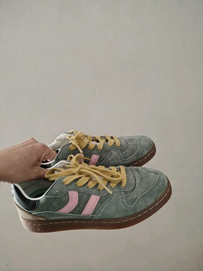 Zapatillas verdes con detalles rosados - 2