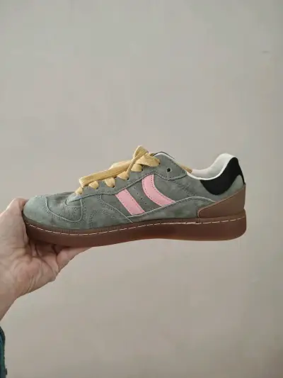 Zapatillas verdes con detalles rosados - miniatura 3