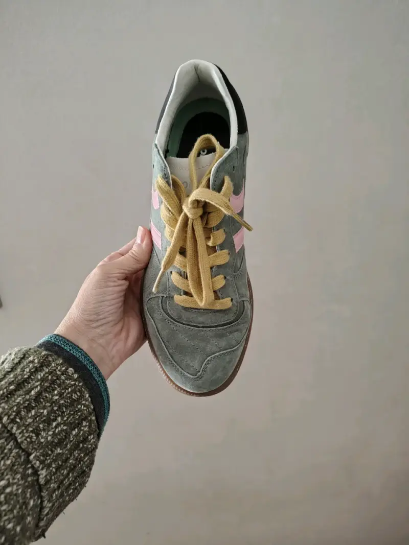 Zapatillas verdes con detalles rosados - 4