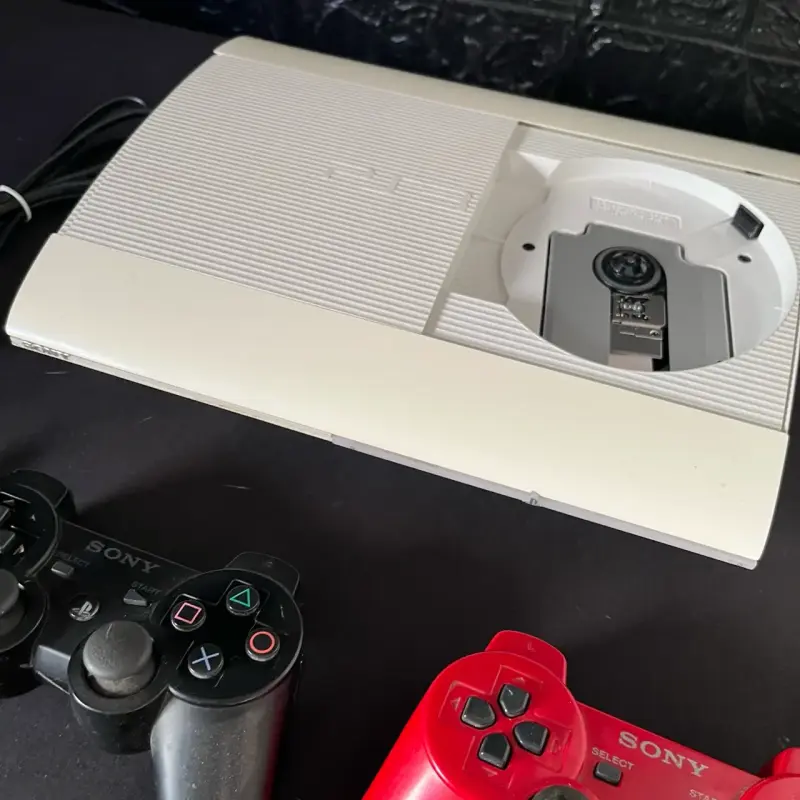 Playstation 3 Super Slim Edición Blanco 250gb Blan - 2