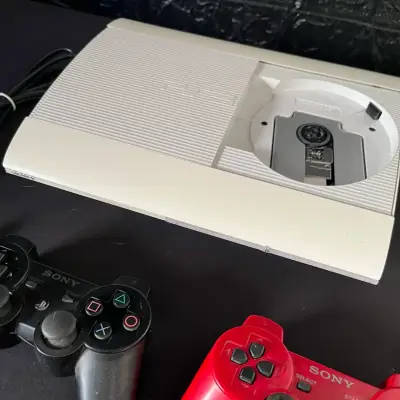 Playstation 3 Super Slim Edición Blanco 250gb Blan - miniatura 2