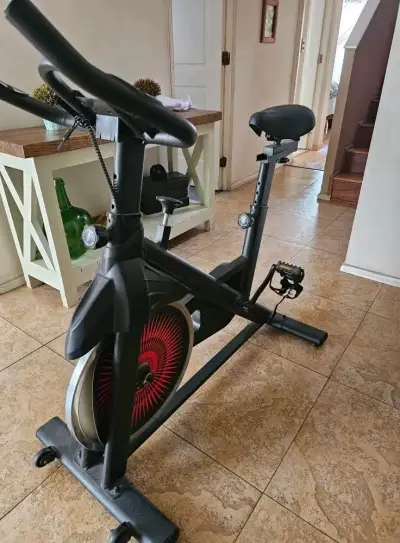 Bicicleta estática negra - miniatura 1