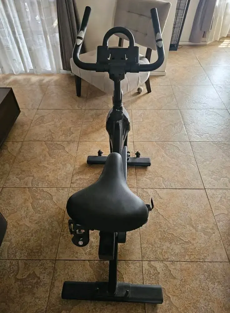 Bicicleta estática negra - 2
