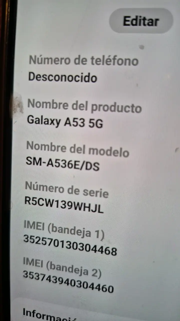 Smartphone con funda negra - 3