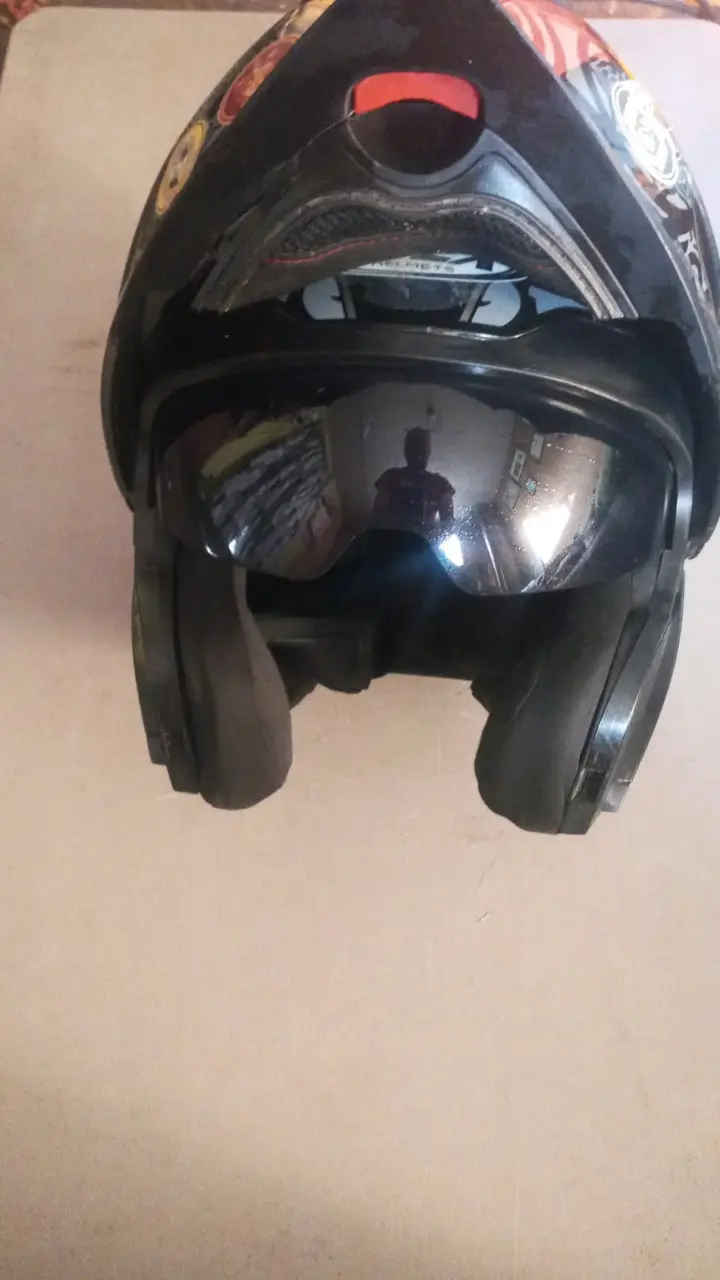 Casco negro. Mas ropa para moto - 4