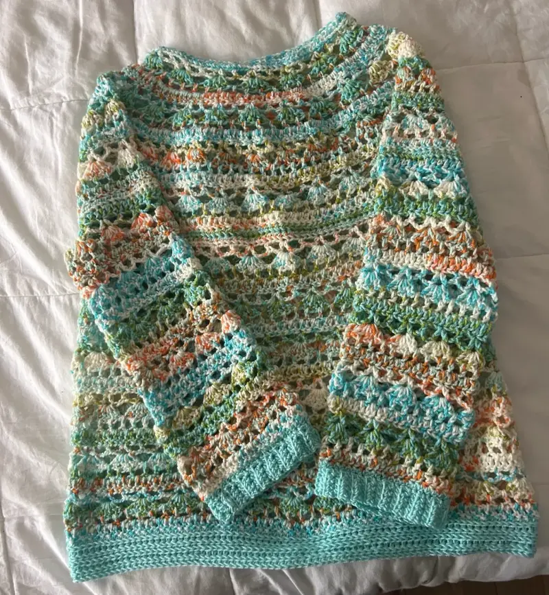 Suéter tejido a crochet multicolor