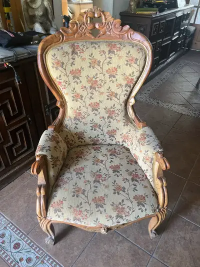 Sillón vintage tallado - miniatura 2