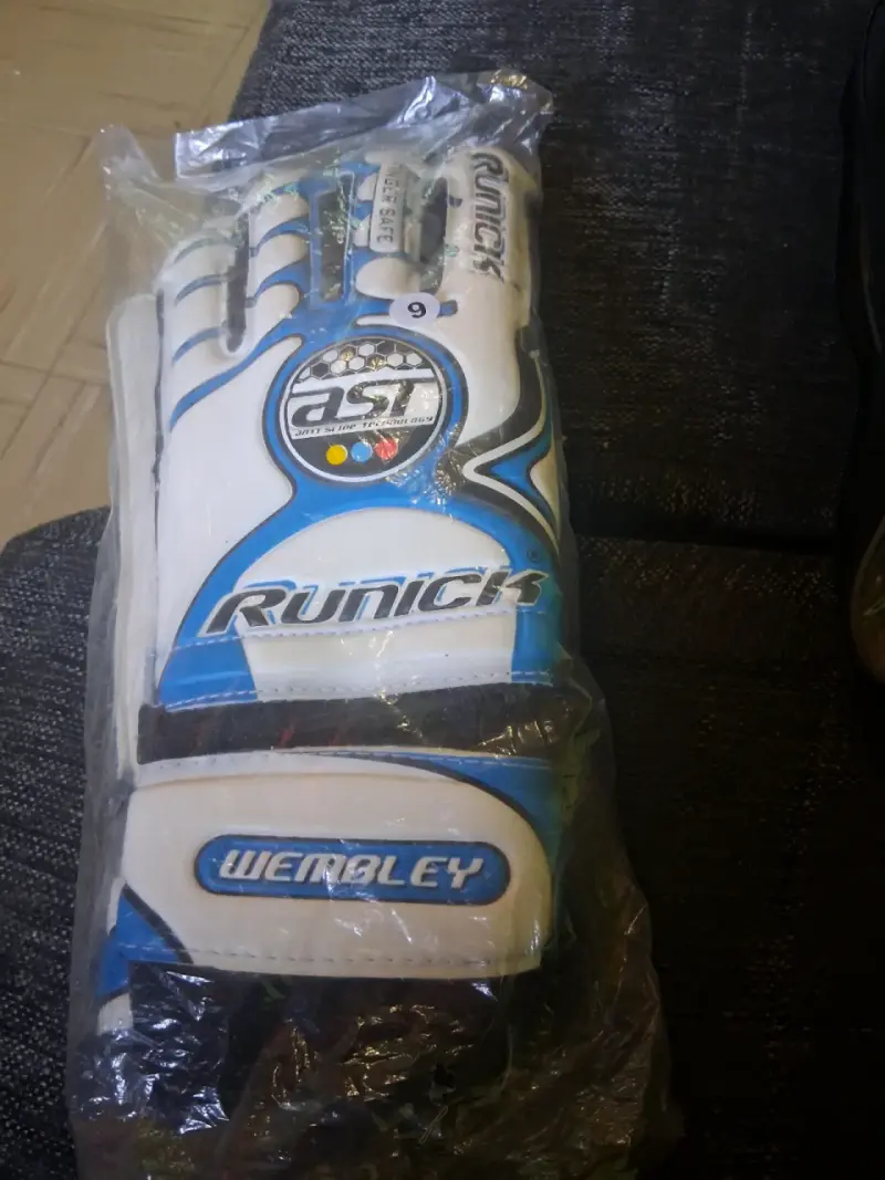 Guantes de portero Runick blancos