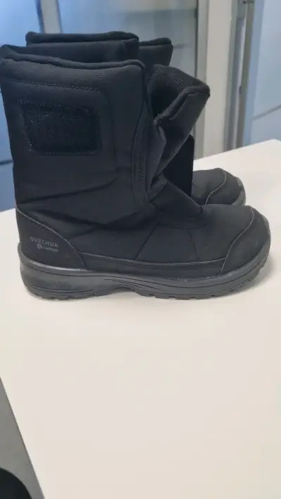 Botas negras de invierno marca Quechua - miniatura 2