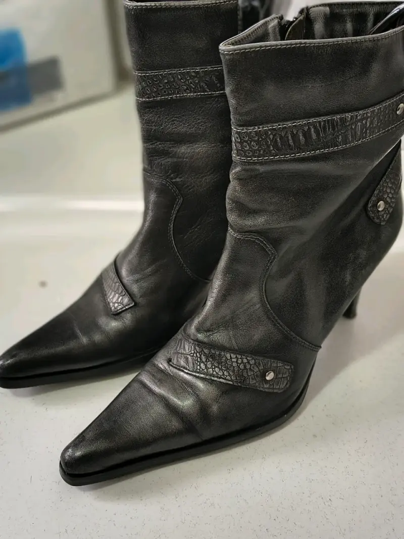 Botas negras de cuero - 1