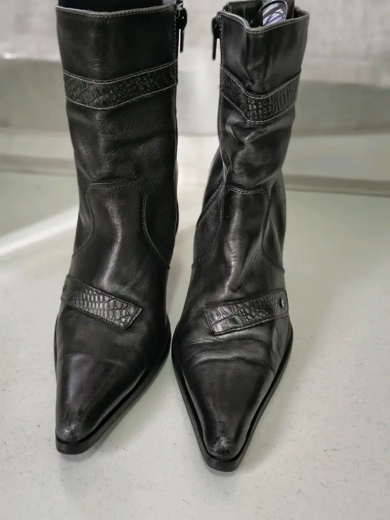 Botas negras de cuero - 2