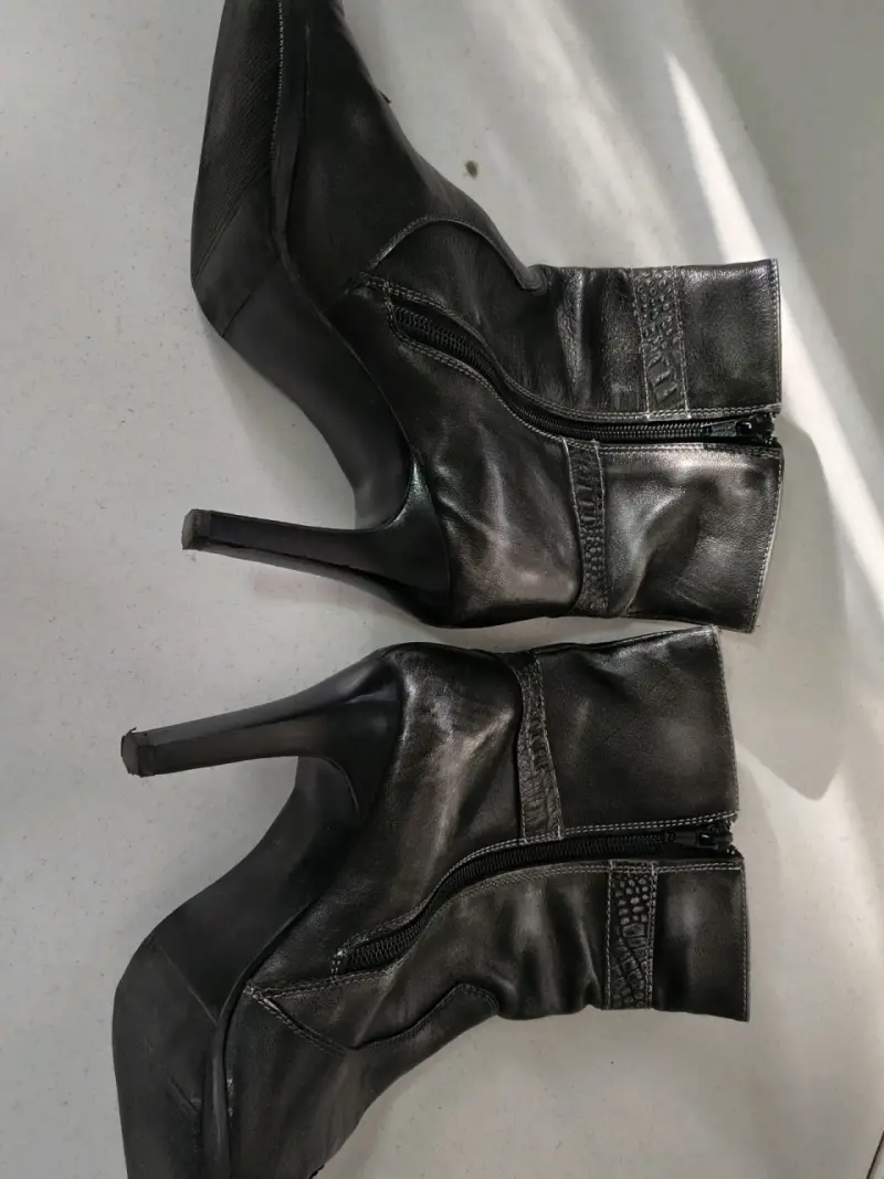 Botas negras de cuero - 5