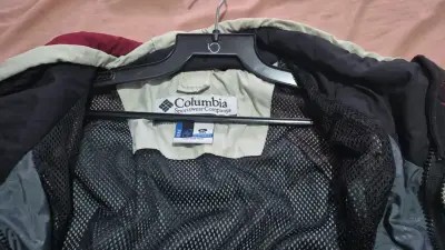 Chaqueta Columbia negra y burdeos - miniatura 2