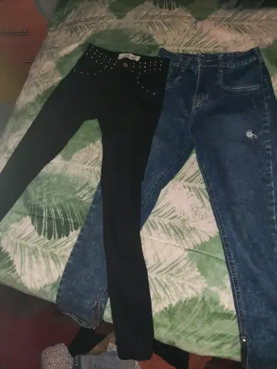 Jeans de mujer con muy poco uso - miniatura 2