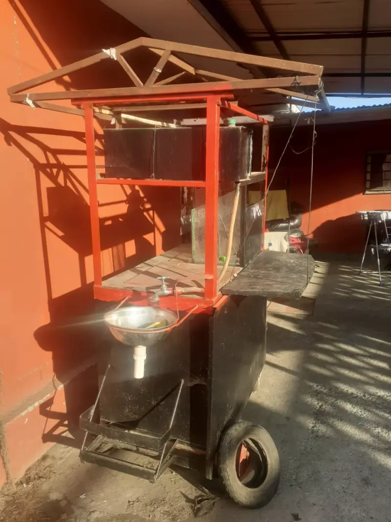 Carro de comida móvil con fregadero - 1