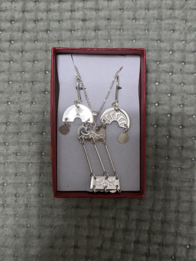 Collar y aros de plata