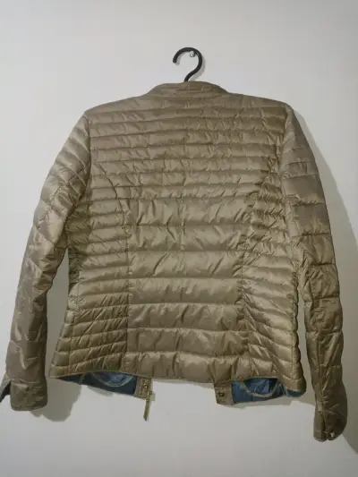 Chaqueta acolchada beige mujer - miniatura 2