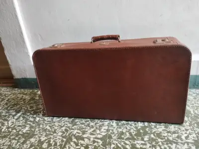 Maleta vintage de cuero marrón - miniatura 1