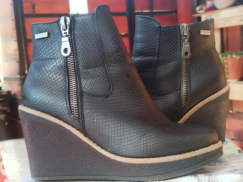 Botines negros con cierre Poeme