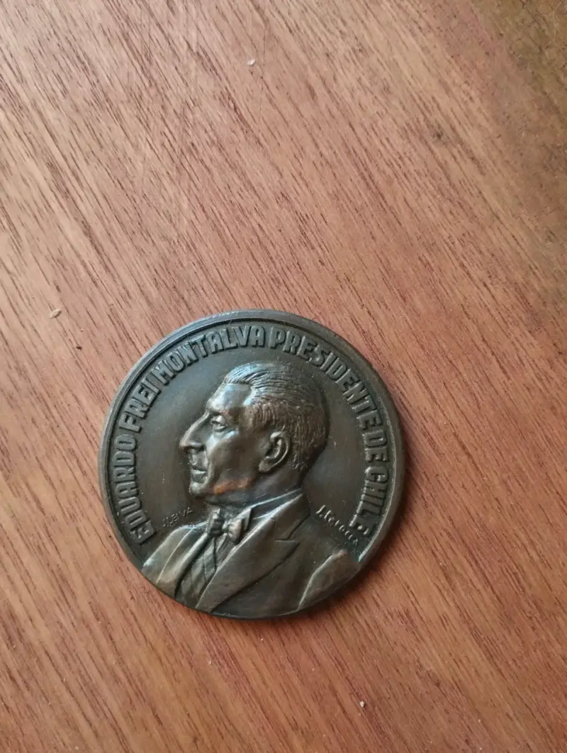 Medalla conmemorativa Eduardo Frei - 1