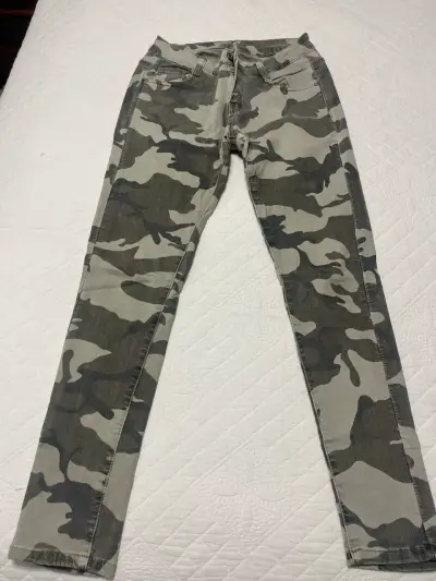 Pantalones camuflados para mujer - miniatura 1