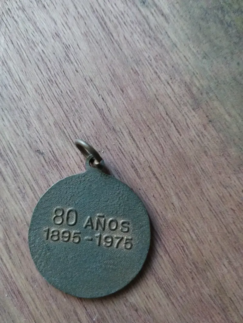Medalla conmemorativa 80 años - 1