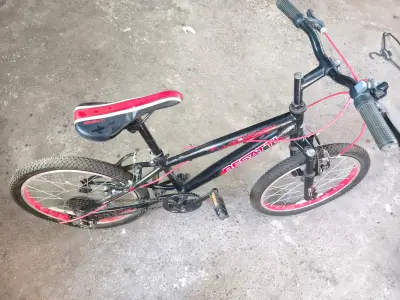 Bicicleta BMX Besatti negra y roja - miniatura 1