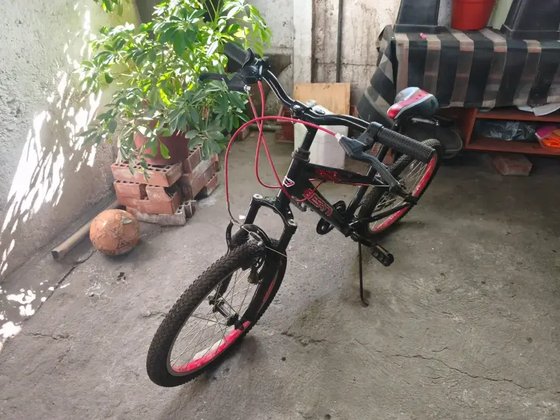 Bicicleta BMX Besatti negra y roja - 3