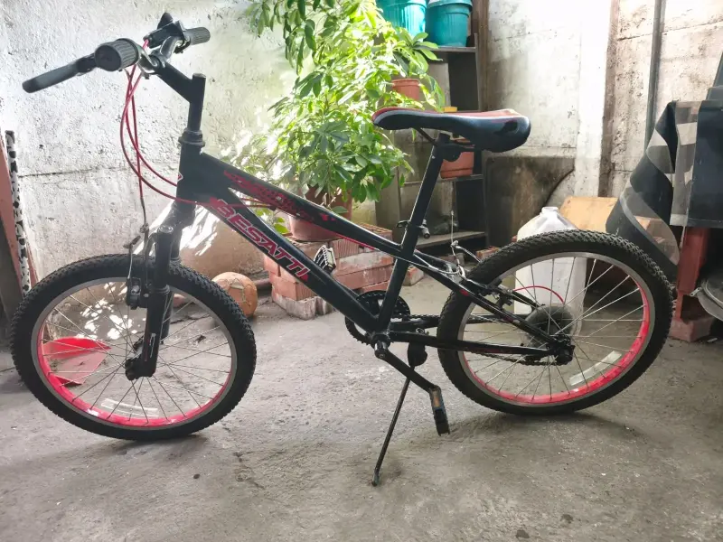Bicicleta BMX Besatti negra y roja - 4