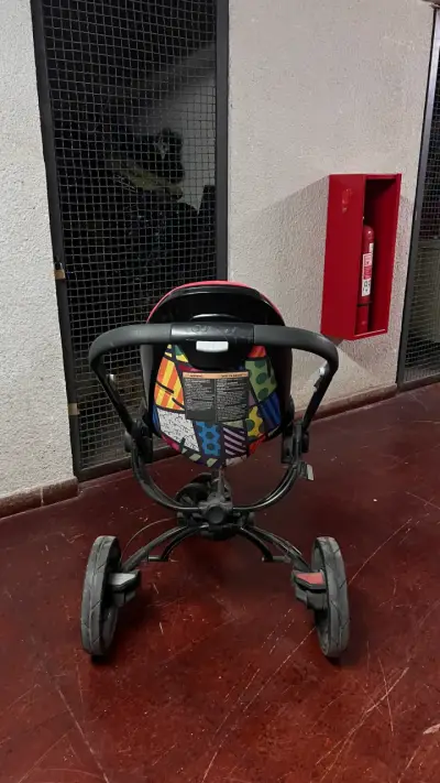 Coche de bebé rojo Quinny Romero Britto - miniatura 3