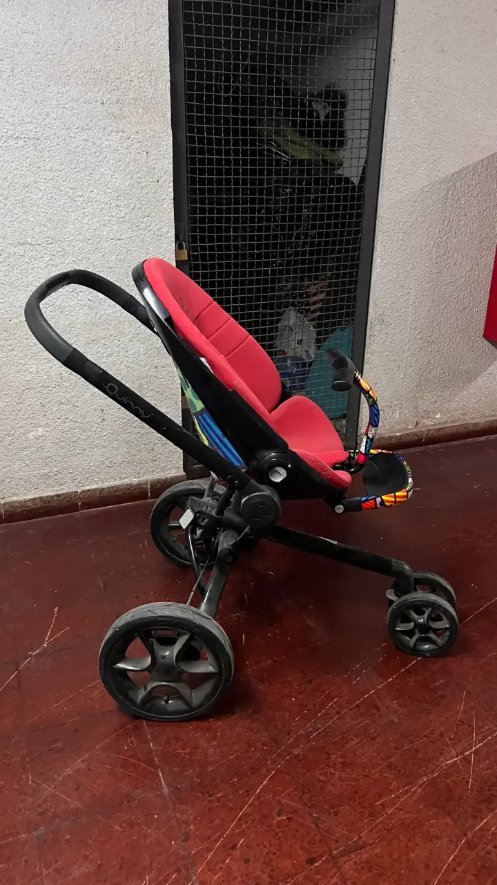 Coche de bebé rojo Quinny Romero Britto - 4